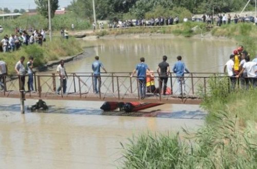 15 yaşlı yeniyetmə üzə bilmədiyi üçün boğulub öldü - Video