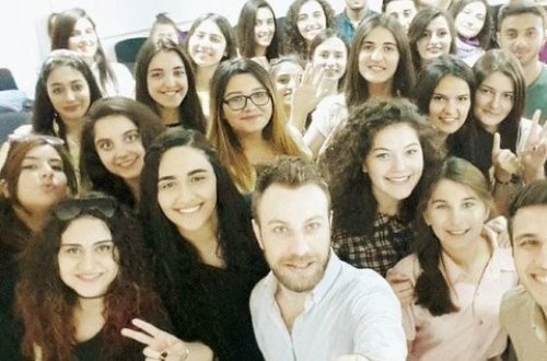 IB Gənclər Mərkəzində Festival Havası