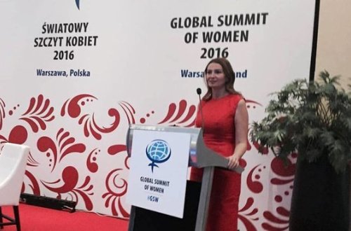 Millət vəkili Beynəlxalq Sammitdə köçkün qadınlarla bağlı çağırış etdi