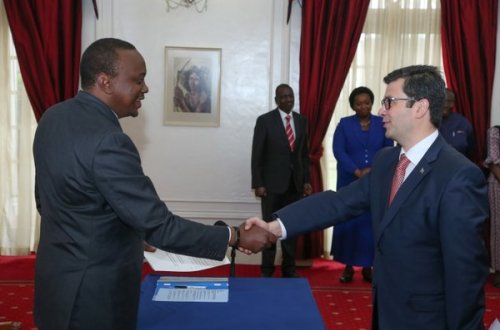 Azərbaycan səfiri etimadnaməsini Keniya prezidentinə təqdim edib