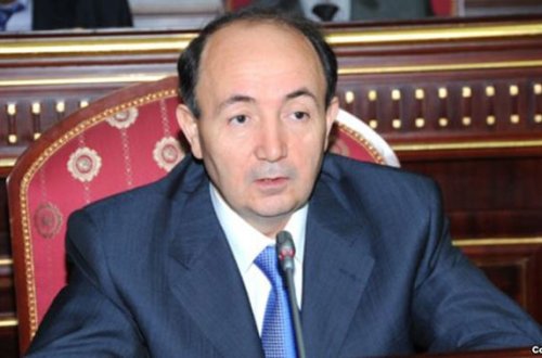 Nazir yeni rəisi kollektivə təqdim etdi