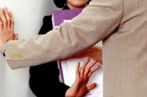 Məktəbli qızlara əxlaqsız hərəkətlər etdiyi deyilən müəllim