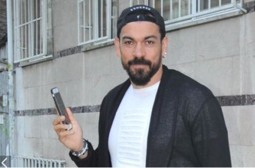 Tanımış futbolçunun gizli sevgisi