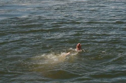 Gəncədə qadın özünü çaya atdı