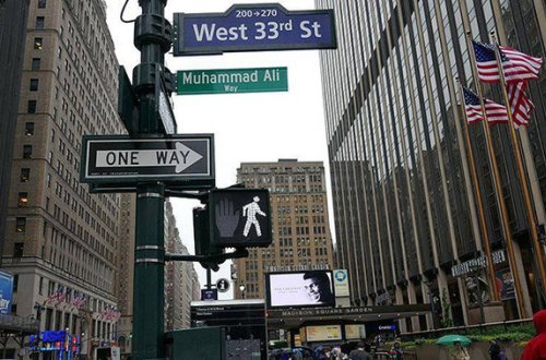 Bu küçəyə Məhəmməd Əlinin adı verildi