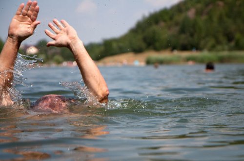 Erməni əsgərlərini sel apardı,