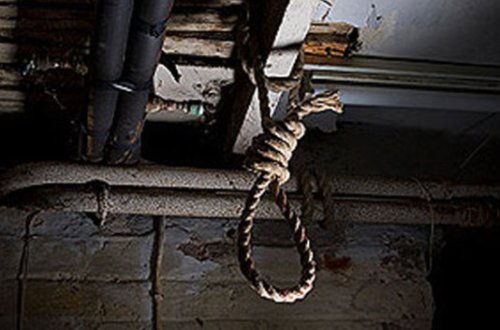 Yeni evinə köçməmiş içindən qardaşının meyidini çıxardı