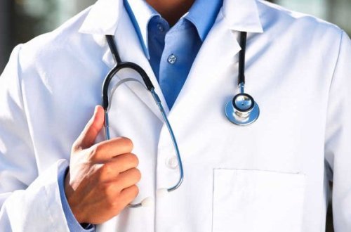 11 həkimin diplomu saxta çıxdı