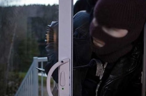 Bakıda mənzildən 16 min manat və xeyli miqdarda qızıl oğurlanıb