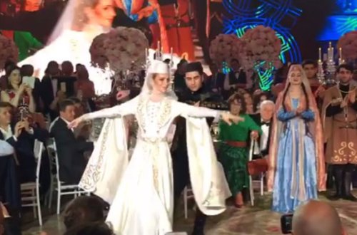 Sarkisyan Azərbaycan musiqinin səsləndiyi toyda