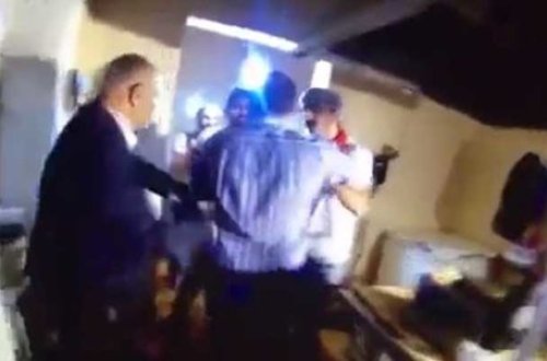 Restoran sahibi ATV-nin aparıcısı və əməkdaşlarını belə döydü