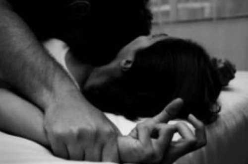 Qardaş iki bacısını belə zorladı