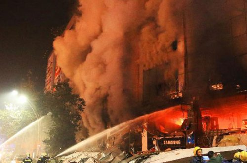 Məkkədə binada yanğın