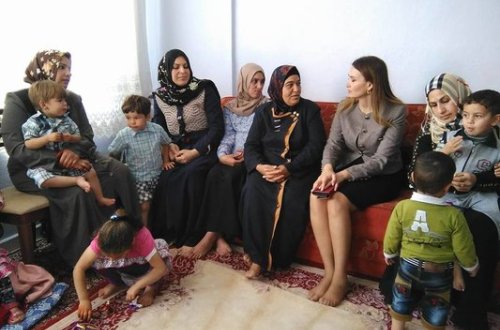 Millət vəkili İraqdan köçkün düşmüş Türkmanlarla görüşüb