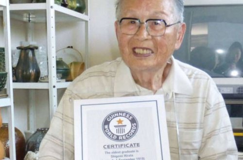 96 yaşında universitet bitirdi