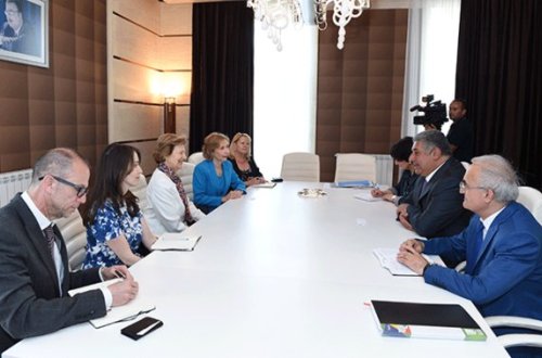 Azad Rəhimov Baronessa və vitse prezidentlə