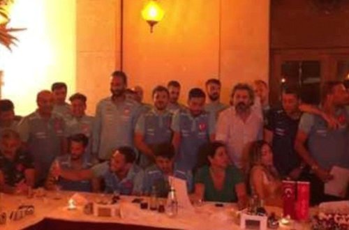 Türkiyə millisi “Bağdad” mahnısını oxudu