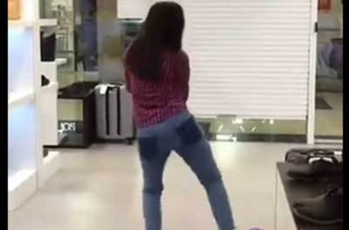 Gənclik Mall-da qızın rəqsi hər kəsi heyrətləndirdi