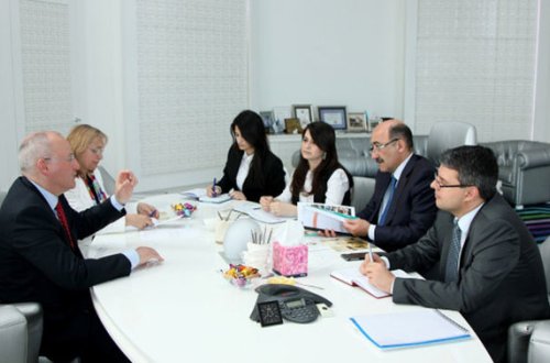 Nazir yəhudi nümayəndələri ilə görüşüb