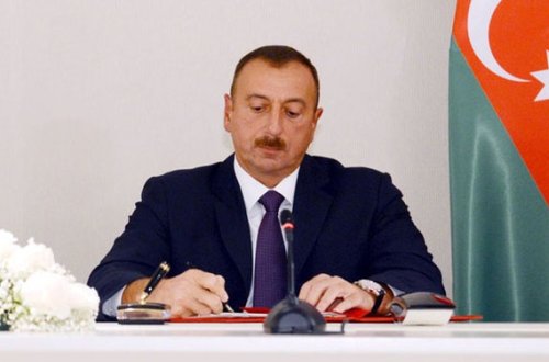 İlham Əliyev orden və medallar verdi