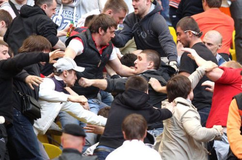 Bakıda məktəbdə kütləvi dava: Şagirdlər əlbəyaxa oldular