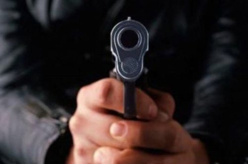 Bakıda qardaşın üzərinə silah çəkib bacısını aparmaq istədilər