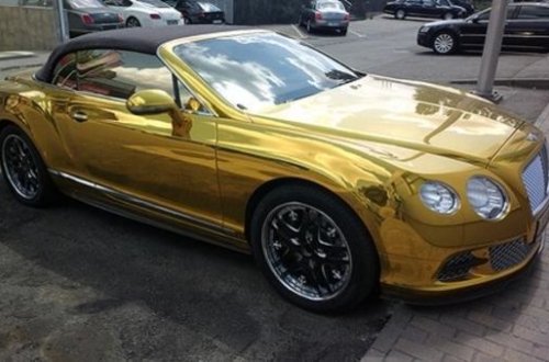 18 yaşlı ofisiant özünə 