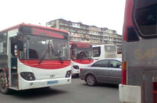 Avtobuslarla bağlı