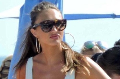 Məşhur ulduzun şəxsi fotoları yayıldı