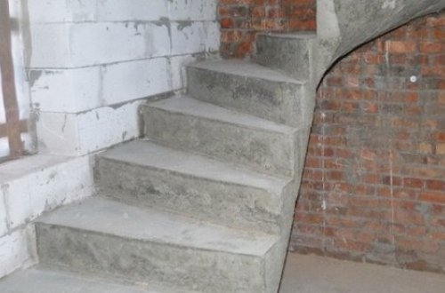 Pilləkəndən yıxılan Sumqayıt sakini ölüb