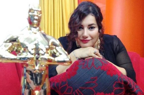 Tanınmış aparıcı hicaba büründü