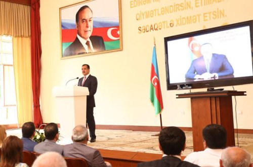 Elmar Vəliyev bayramla bağlı konfransda