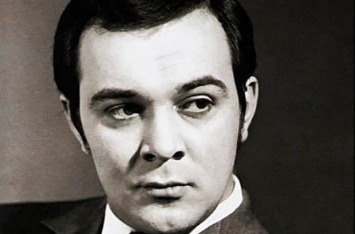 Müslüm Maqomayevin doğum günüdür