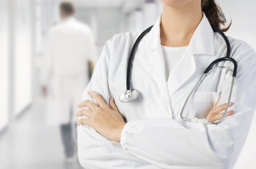 Saxlanılan qadın klinika rəhbəri azadlığa buraxıldı