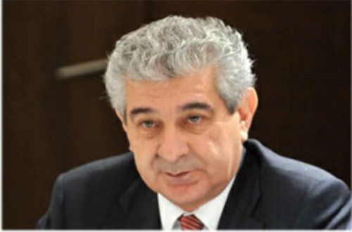 Əli Əhmədov Tərtərdə sakinlər və əsgərlərlə