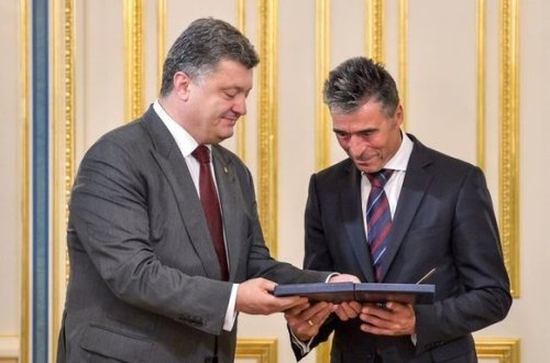 Poroşenko NATO-nun sabiq Baş katibini özünə müşavir təyin edib