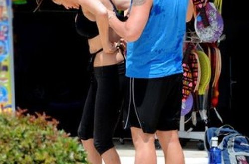 BİKİNİSİ DƏYİŞDİRƏRKƏN BİABIR OLDU