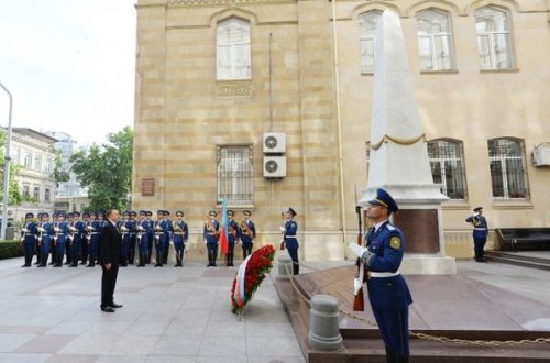 Prezident Azərbaycan Xalq Cümhuriyyətinin şərəfinə ucaldılmış abidəni