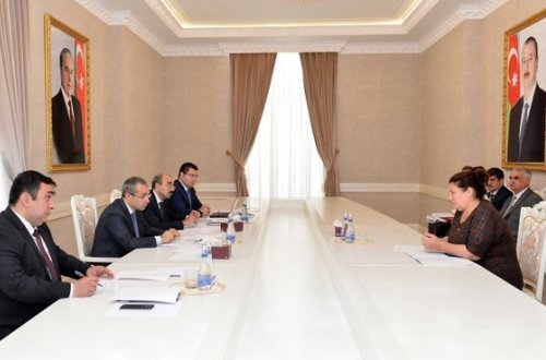 Təhsil naziri Xırdalanda vətəndaşları