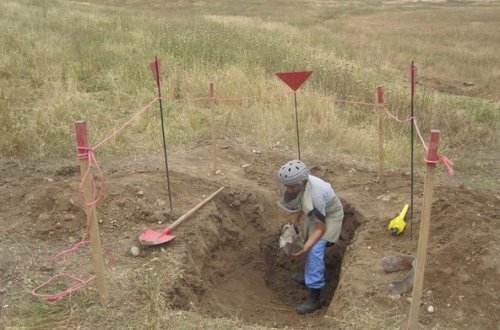 Füzulidə partlamamış top mərmisi tapılıb