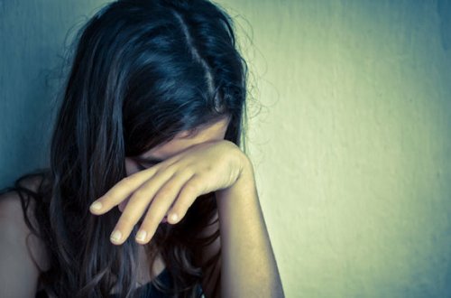 Özünü öldürən 17 yaşlı qız nişanlı imiş...