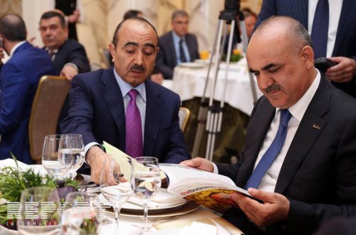 Ölkənin siyasi elitası təqdimatda