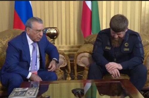 Əliyev Kadırova Azərbaycan silahı hədiyyə edib