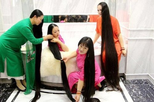 20 ildir ki, saçlarını kəsdirmirlər...