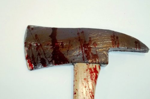 Dayısı tərəfindən baltalanan şəxsdən