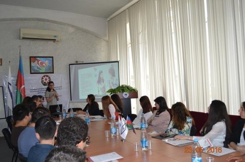 “Ailə məktəbi” kursu təlimlərə başladı