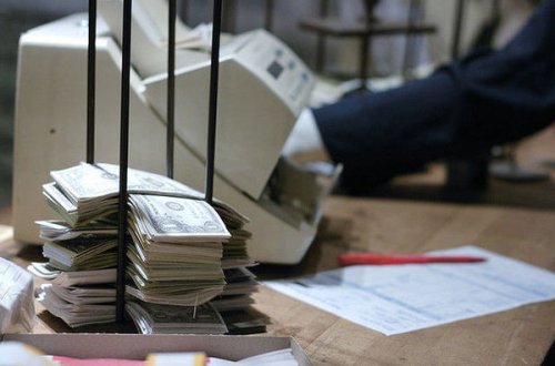 Dollar rekord həddə ucuzlaşdı