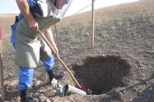 Cəbhəboyu kəndlərdə “Qrad”ın mühərrik hissəsi tapılıb
