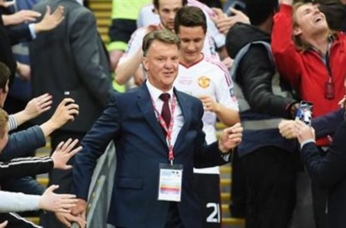 Van Qal qovuldu, Mourinyo gəlir