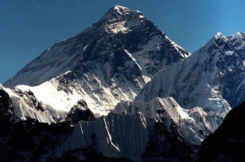 Everesti fəth edən alpinistlər zirvədən enərkən dünyalarını dəyişiblər